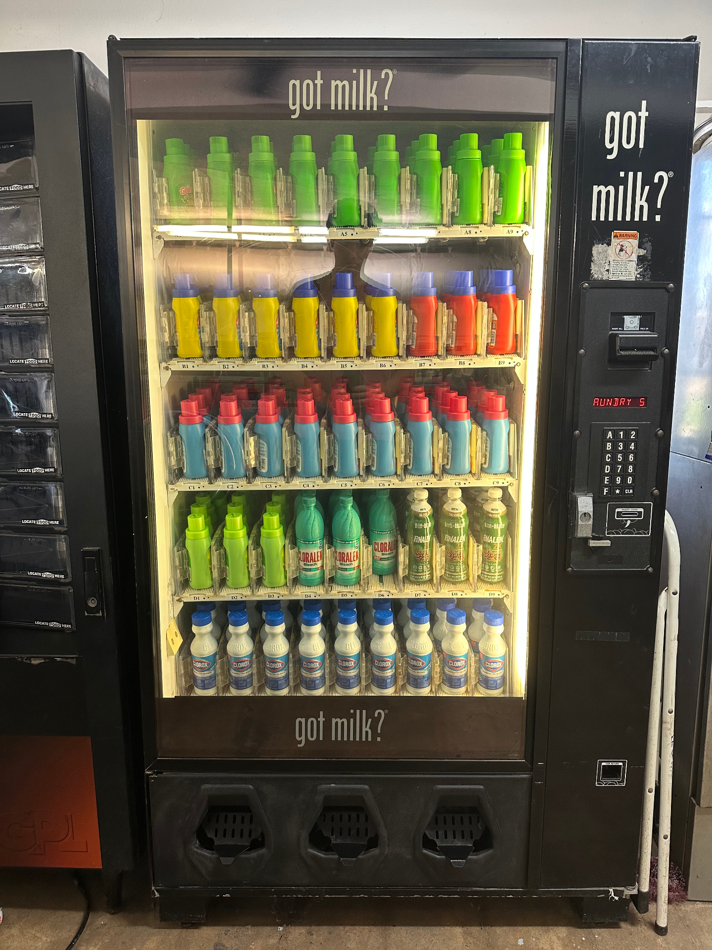 Detergent and laundry supplies vending machine