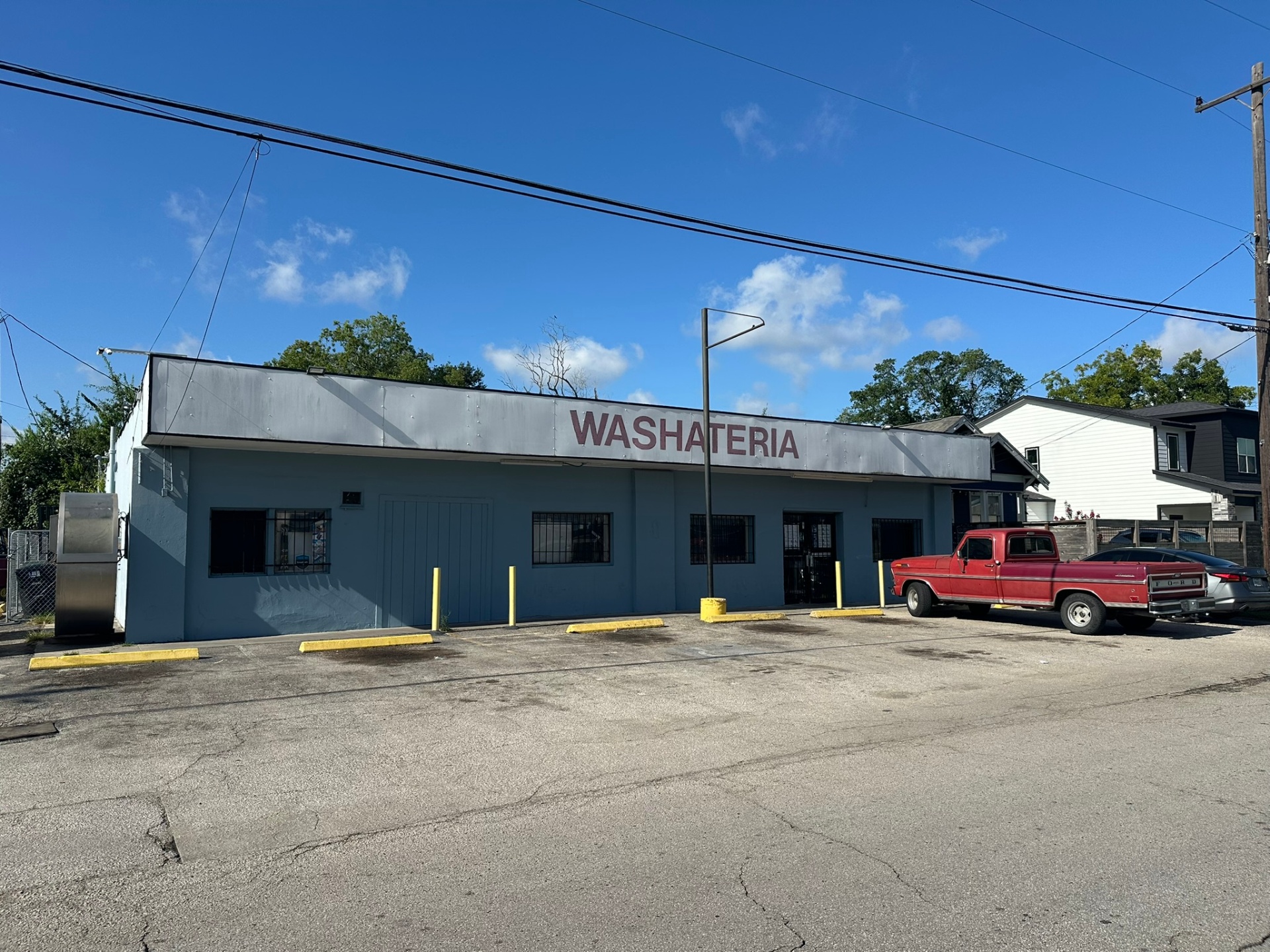 Melbourne Familia Washateria storefront exterior